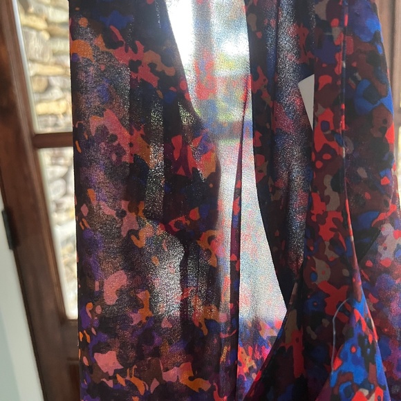 CAbi Women's Sheer Chiffon Blouse Size Medium Burgundy, Burnt Orange, Bl - Picture 2 of 2